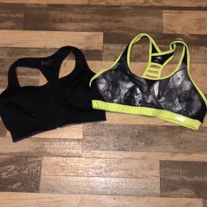 2 sports bras >Under Armour & Avia
